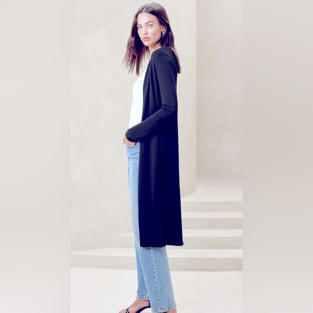 Banana Republic midi duster in Luxespun with pockets.  Size M.  Color: Black.